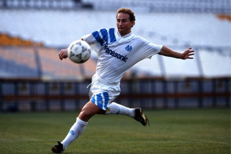 Jean-Pierre Papin nhận danh hiệu Quả Bóng Vàng trong màu áo Marseille Jean-Pierre Papin nhận danh hiệu Quả Bóng Vàng trong màu áo Marseille