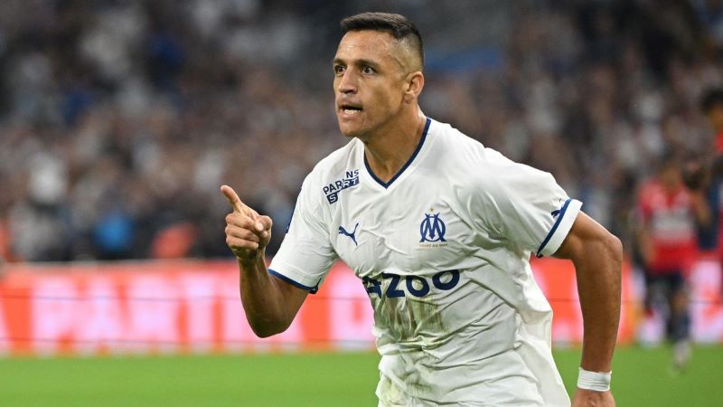Alexis Sanchez đang là cầu thủ nổi bật nhất tại Marseille Alexis Sanchez đang là cầu thủ nổi bật nhất tại Marseille