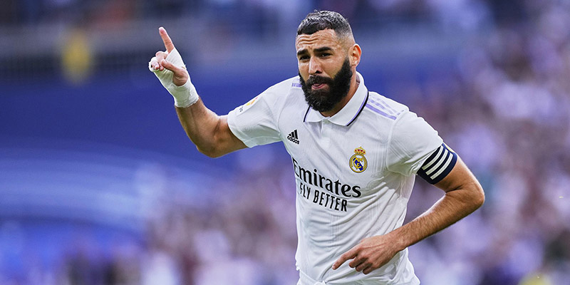 Một trong những tiền đạo số 1 thế giới hiện tại - Karim Benzema Một trong những tiền đạo số 1 thế giới hiện tại - Karim Benzema