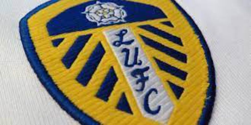 Câu lạc bộ bóng đá Leeds United và những điều bạn chưa biết 4 Huy hiệu của Leeds mùa 1998